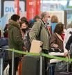 Interior reforzará con 500 agentes los aeropuertos para evitar atascos en el control de pasaportes