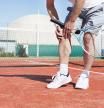 Dolor en una rodilla practicando el tenis