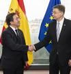 El titular de Exteriores, José Manuel Albares, junto al vicepresidente de la Comisión Europea y Comisario europeo del Euro y de Diálogo Social, Valdis Dombrovskis