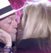 Rosa Benito y Amador Mohedano se besan en su emocionante reencuentro: 