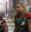 Natalie Portman y Chris Hemsworth en un fotograma de 'Thor: Love and thunder'