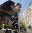 Este sábado se registrará una subida de temperaturas en Canarias, suroeste de Galicia, noroeste de la meseta sur y suroeste de la península, con valores muy altos que darán paso a la segunda ola de calor peninsular y la primera en el archipiélago canario, informa la Agencia Estatal de Meteorología (Aemet).