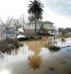 Millers Forest (Australia), 11/07/2022.- Floodwaters recede around this house in Millers Forest, New South Wales, Australia, 12 July 2022. The clean up gets underway throughout the Hunter Valley following the unprecedented floods that hit the area. (Inundaciones) EFE/EPA/DARREN PATEMAN AUSTRALIA AND NEW ZEALAND OUT