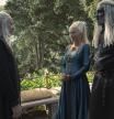 Viserys (Paddy Considine), un rey con una oferta de matrimonio repulsiva por parte de su prima Rhaenys (Eve Best) y Corlys Velaryon (Steve Toussaint).