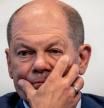 La emergencia energética desatada en Europa como consecuencia de la guerra rusa contra Ucrania lleva de cabeza desde hace meses a Alemania, tradicionalmente dependiente del gas ruso, en busca de cómo poner remedio. El canciller Olaf Scholz aseguró ayer que Alemania “podrá hacer frente a este invierno” y garantizar sus necesidades de energía a pesar del cese de las entregas de gas ruso, durante la presentación en Berlín del paquete de ayudas para aliviar a familias y empresas por el incremento de precios.
Fuente: AFP
https://www.guyanaguardian.com/economia/20220905/8502601/alemania-declara-preparada-afrontar-invierno-gas-ruso.html