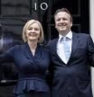 London (United Kingdom), 06/09/2022.- Britain's new Prime Minister Liz Truss with her husband Hugh O'Leary at Downing Street, London, Britain 06 September 2022. Truss has taken over as Prime Minister after travelling to Balmoral to see Queen Elizabeth II where she was invited to form a new government. (Reino Unido, Londres) EFE/EPA/TOLGA AKMEN