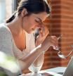 Ser mujer, entre otros factores, predispone a desarrollar una forma crónica de cefalea