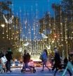 foto XAVIER CERVERA 27/11/2020 un dia mas tarde -tras el boicot de ayer por no montar pista de patinaje sobre hielo l ajuntament en els jardinets de gracia- el passeig de gracia a las 17.30h abrio las luces de navidad (imagenes tomadas frente a la casa batllo ,y dsd avinguda diagonal (noche negra) y dsd plaça catalunya (magic hour)) el viernes comercial del black friday, en plena segunda oleada de pandemia coronavirus