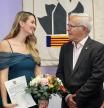 La nueva fallera mayor de València, Laura Mengó, con el alcalde Joan Ribó
