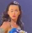 Katy Perry pierde el control de su párpado durante un concierto