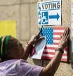 Los Angeles (United States), 01/11/2022.- A polling station worker displays posters at the entrance of the building for the mid term elections at the Union Station polling station, in Los Angeles, California, USA, 01 November 2022. (Elecciones, Estados Unidos) EFE/EPA/ETIENNE LAURENT