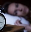 Cenar tarde afecta más al descanso que el cambio de hora, según un experto