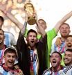 Messi levanta la Copa del Mundo tras ganar el Mundial de Qatar