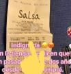 Un empleado de cara al público muestra cómo una clienta se queja de no poder devolver ropa de hace cinco años
