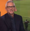 Gary Lineker escucha gemidos pornográficos en directo y comienza a reírse