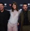 El productor Javier Pérez Santana (i) y el director Adrián Silvestre (d) posan en la alfombra roja previa a la gala de la X edición de los Premios Feroz