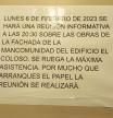 El cartel de un vecino con una advertencia a los saboteadores de reuniones: “Aunque lo arranques la reunión se realizará”