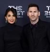 Antonela Roccuzzo y Leo Messi en la alfombra verde de los premios The Best
