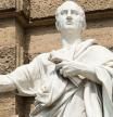 Estatua de Cicerón en el Palacio de Justicia de Roma.