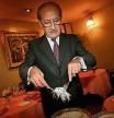14 - 12 - 2007 / Barcelona Restaurante Via Veneto / el propietario de Via Veneto en la preparacion de angulas / Foto: Llibert Teixido