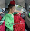 Así se conduce con un traje de flamenca camino a la Feria de Abril: “No veo las marchas, pero tranquila que llegamos”