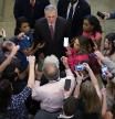 Kevin McCarthy, asaltado por la prensa el jueves en el Capitolio durante las negociaciones sobre el presupuesto y el techo de la deuda