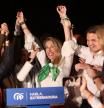 María Guardiola celebra la noche electoral el triunfo de las derechas sobre las izquierdas en Extremadura