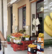 Una australiana alucina con todo lo que puede comprar en una frutería en España por menos de 4 euros