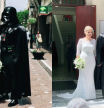 Un novio se casa en la Línea de la Concepción disfrazado de Darth Vader