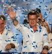 Alberto Núñez Feijóo, líder del Partido Popular, celebra el resultado de las elecciones desde el balcón de la Sede del PP en la calle Génova de Madrid