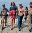 Koh Phangan (Thailand), 07/08/2023.- A Spanish chef alleged murder suspect Daniel Jeronimo Sancho Bronchalo (2-L), is escorted by Thai police officers as they arrive at a port before going to the court in Koh Samui island, southern Thailand, 07 August 2023. Thai police arrested a 29-year-old Spanish nationality Daniel Jeronimo Sancho Bronchalo accused of killing a Colombian surgeon Edwin Arrieta Arteaga and dismembering his body before dumping some parts in a rubbish dump and other parts including his head in the sea, police said. (España, Tailandia) EFE/EPA/SOMKEAT RUKSAMAN