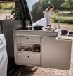 La camper eléctrica más versátil y espaciosa que te permite cocinar al aire libre
