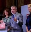 L'alcalde de Barcelona, Jaume Collboni, acompanyat pels tinents d'alcaldia Albert Batlle, Laia Bonet i Maria Eugènia Gay, en una compareixença al Saló de Cent del consistori amb motiu dels primers cent dies de govern.
