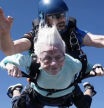 Fallece la mujer de 104 años que la semana pasada se convirtió en la persona más mayor en saltar en paracaídas