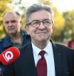 El fundador del partido de izquierda francés La France Insoumise (LFI), Jean-Luc Melenchon (C)