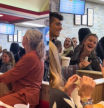 Una fan de 'Grease' se desata en un Burger King de Córdoba al encontrar en una clienta un parecido con Sandy: ''Esto solo pasa en España''