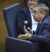 El conseller de Educación y Empleo, José Antonio Rovira, en su intervención en el Parlamento valenciano