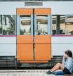 Ambiente estación de Sant Vicenç de Calders a raíz de las averías de la línea R3 d Rodalies Renfe Adidas