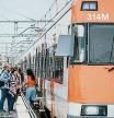 Ambiente estación de Sant Vicenç de Calders a raíz de las averías de la línea R3 d Rodalies Renfe Adidas