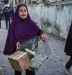 EDITORS NOTE: Graphic content / TOPSHOT - A girl carrying a bird cage reacts as people flee following an Israeli strike in Rafah in the southern Gaza Strip on November 23, 2023, amid ongoing battles between Israel and the Palestinian militant group Hamas. (Photo by Mohammed ABED / AFP)
