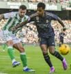 SEVILLA, 09/12/2023.- El defensa del Betis Aitor Ruibal (i) y Rodrygo, delantero del Real Madrid, durante el partido de la Jornada 16 de LaLiga que Betis y Real Madrid disputan este sábado en el estadio Benito Villamarín de Sevilla. EFE/ Raúl Caro