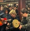 Green Day sorprenden a los viajeros del metro de Nueva York con un concierto junto a Jimmy Fallon