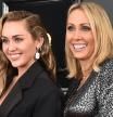 Miley Cyrus junto a su madre