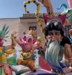 La cuenta atrás para los días grandes de las Fallas de València ha comenzado. La ciudad va cambiando poco a poco su fisonomía y a medida que desaparecen los coches y la circulación en general, se van plantando estas obras falleras. Para la noche del 15 al 16 de marzo, todas las fallas tendrán que estar en su correspondiente ubicación para dar comienzo a la “plantá”, el momento en que se presentarán todas ellas. 

Se calcula que este año habrá unas 700 fallas instaladas por toda la capital, cada una con su carácter y mensaje propio. De estas, la mitad aproximadamente son fallas de grandes dimensiones y con grandes detalles, mientras que el resto son las infantiles, diseñadas con un toque más juvenil.

Fuente: EFE