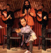 Una niña japonesa de 6 años conquista un tablao flamenco de Madrid por su forma de bailar: "Tiene un arte que no se puede aguantar"