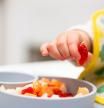 Así han cambiado las recomendaciones de los pediatras sobre la dieta de los bebés