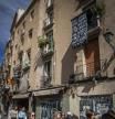 30 - 03 - 2024 / Barcelona / Piso turistico edificio mafioso calle - Foto: Llibert Teixidó - calle giralt el pellliser 16. EN LA CALLE GIRALT EL PELLICER HAY DOS FINCAS (NUMEROS 14 Y 18) DONDE SE LLEVA A CABO ALQUILER TURISTICO DE FORMA ILEGAL. LOS VECINOS DE LA FINCA NUMERO 16 SE QUEJAN DE QUE LES HACEN MOBBING PARA ABANDONAR EL EDIFICIO Y ASI EL PROPIETARIO PODER DESTINARLO A ALQUILER TURISTICO TAMBIEN. LOS VECINOS HAN COLGADO UNA PANCARTA PARA DENUNCIAR LA SITUACION