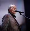 Joan Manuel Serrat en el último de los conciertos de su dilatada carrera en el Palau Sant Jordi