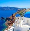 Santorini pide a sus vecinos que se confinen en sus casas para dejar paso a miles de turistas