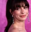 El truco de la horquilla de Anne Hathaway para conseguir unos labios más voluminosos
